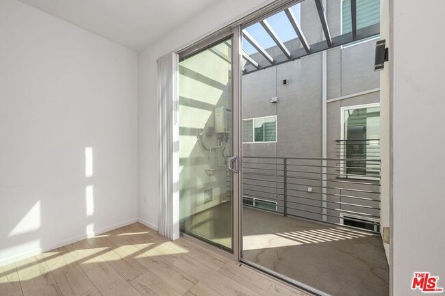 Building Photo - 1183 Crenshaw Blvd