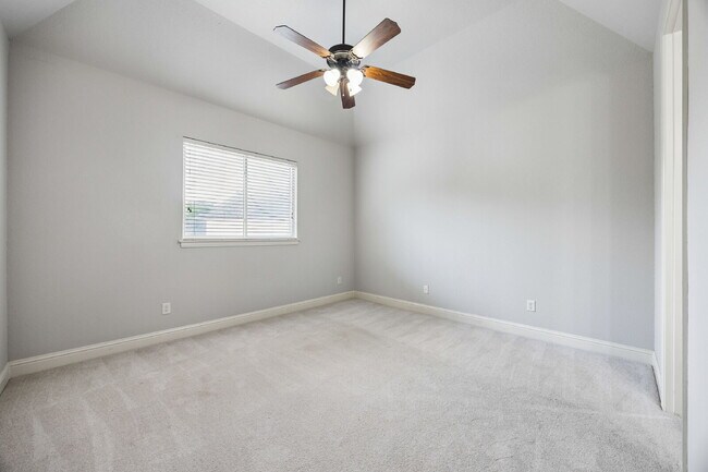 Building Photo - 2101 Miracle Point Dr