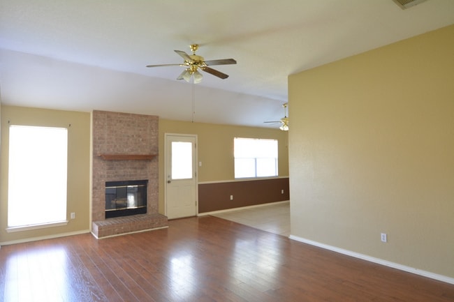 Building Photo - 2712 Greenbriar Ct