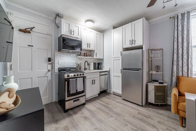 Building Photo - 2119 N Sedgwick St