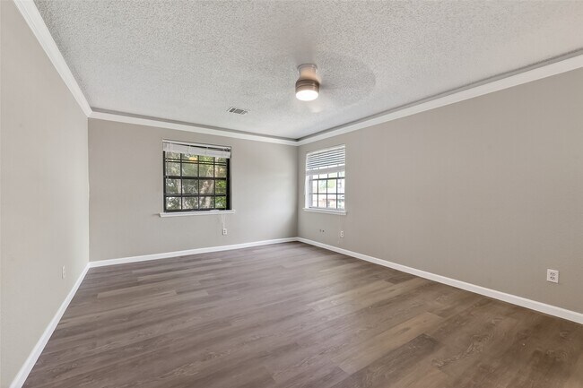 Building Photo - 4002 Cedar Ridge Ct