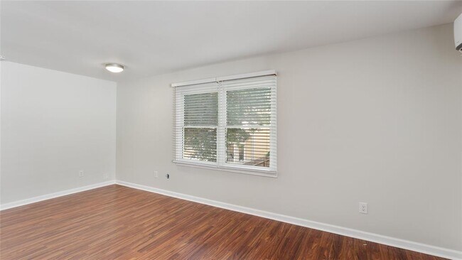 Building Photo - 1513 W 22nd St