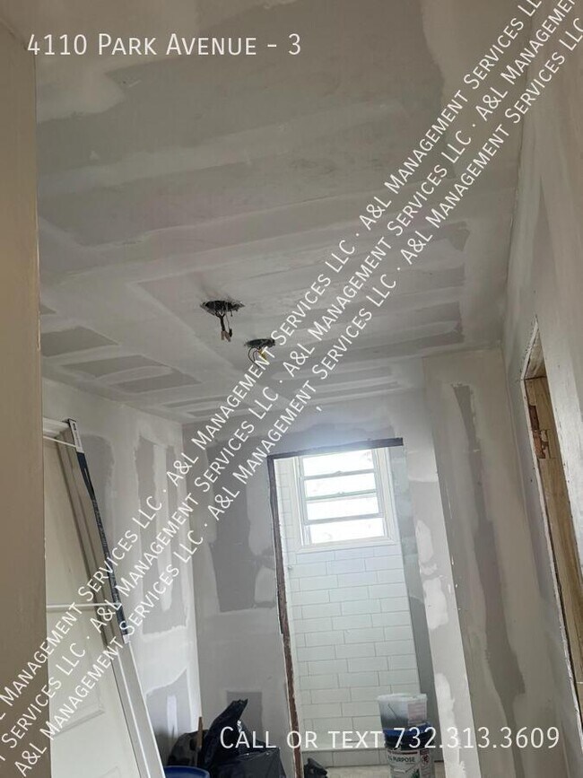 Building Photo - 4110 Park Ave