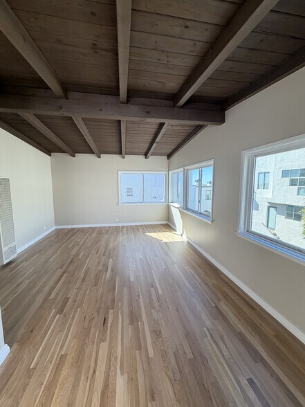 Primary Photo - 221 Marine Ave