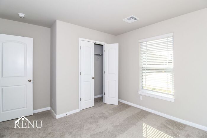 Building Photo - 1617 Maroon Dr