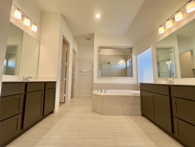 Building Photo - 10931 Spring Wind Dr
