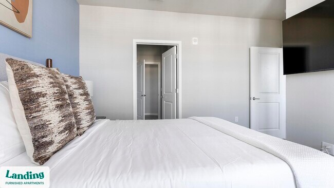 Building Photo - 6850 Foxtail Palm Wy