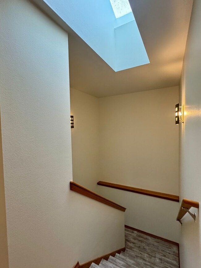 Building Photo - desirable Driftwood Keys daylight rambler...main floor primary suite