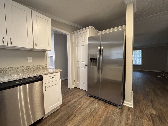 Building Photo - 1100 Big Sandy Creek Ln