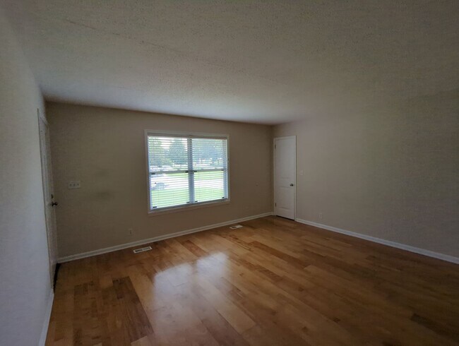 Building Photo - 7266 Valley Ln