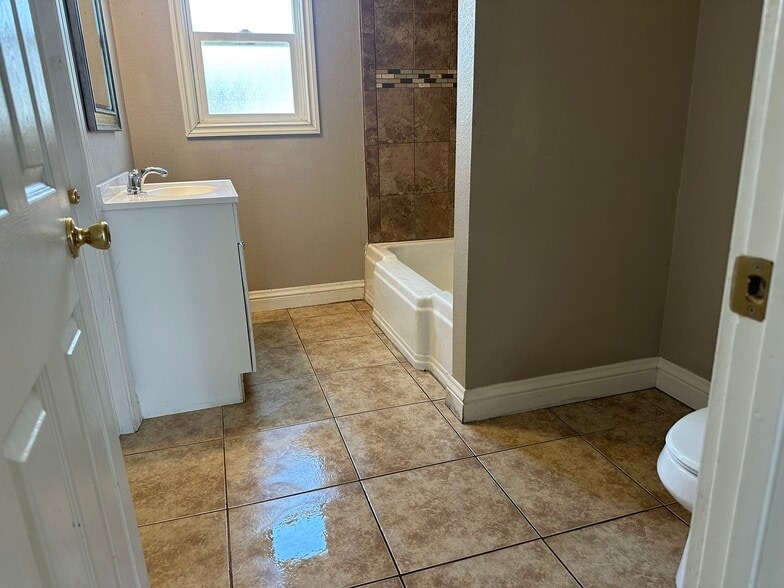 Building Photo - 3881 Eucalyptus Ave