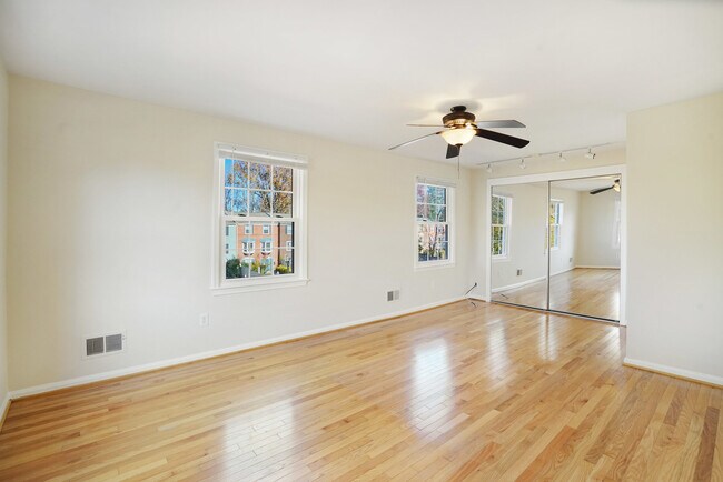 Building Photo - 4339 Cedarlake Ct