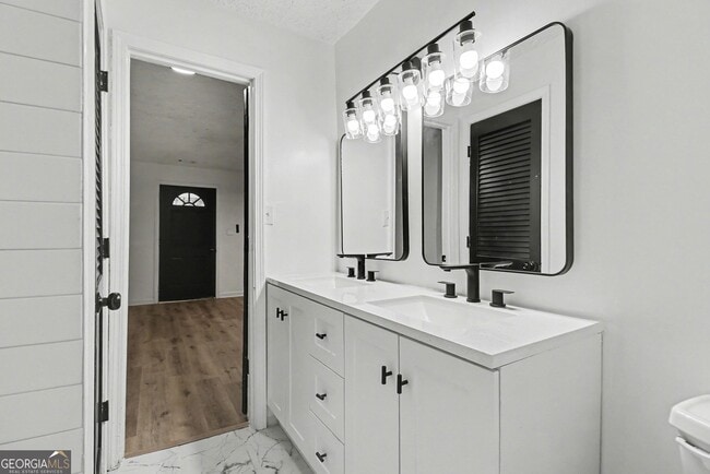 Building Photo - 2160 Dowdell Dr