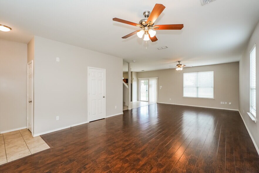 Building Photo - 5000 Caraway Dr