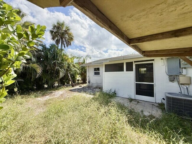 Building Photo - 603 64th Ave W