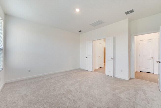Building Photo - 10005 Standardbred Dr