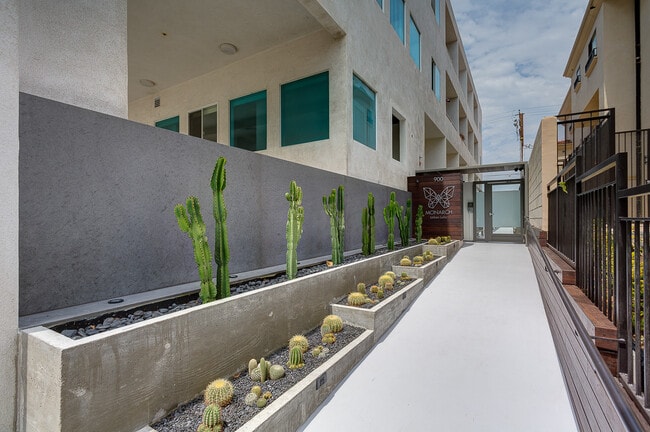 Building Photo - 900 Wilshire Blvd