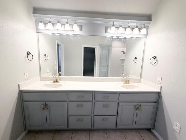 Building Photo - 10616 NW 40th Terrace