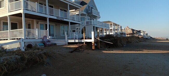 Building Photo - 398 B St