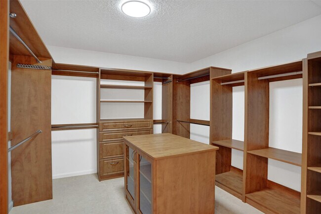 Building Photo - 2891 NW 28th Terrace