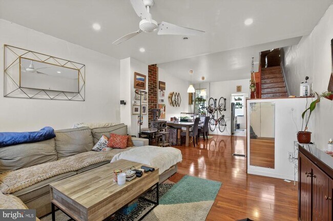 Building Photo - 2443 Amber St