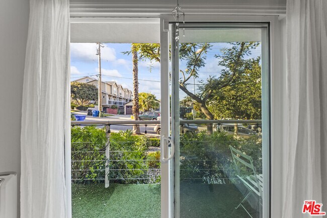 Building Photo - 712 Pacific St