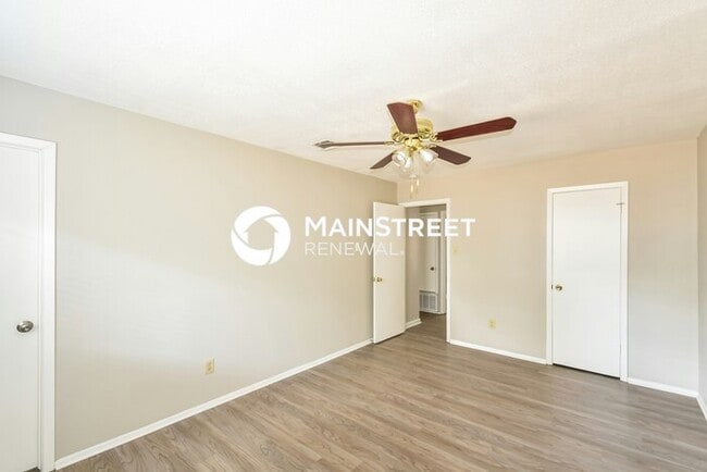 Building Photo - 3 Bedroom Pet-Friendly Home in San Antonio, TX with Main Street Renewal