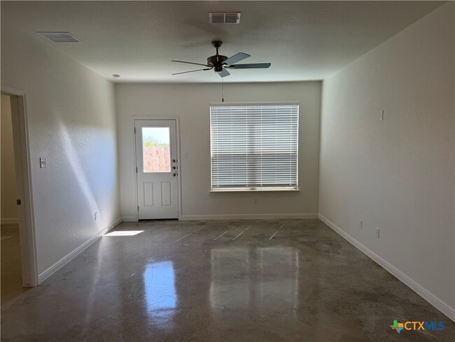 Building Photo - 2011 Bear Grass Rdg Rd