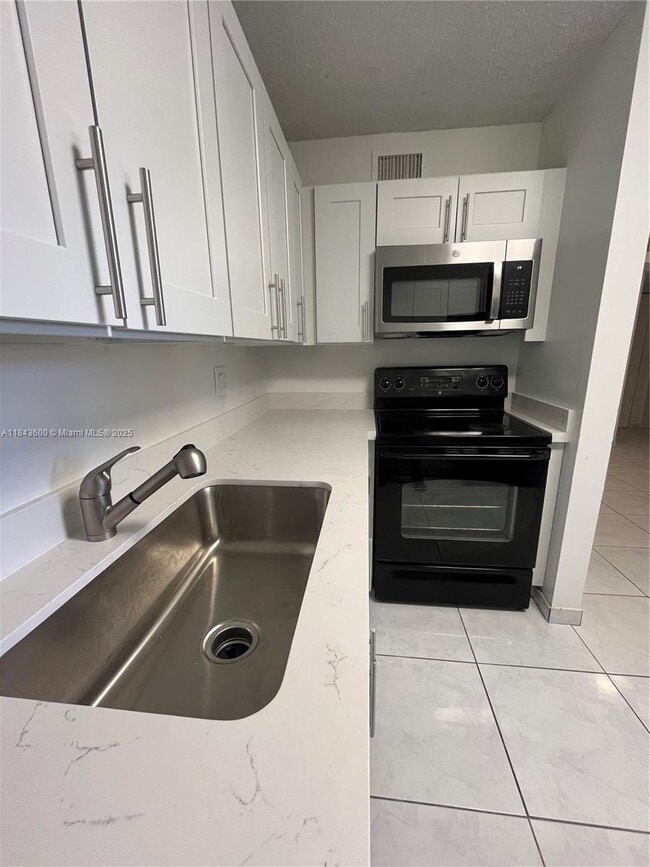 Building Photo - 7430 SW 153rd Pl