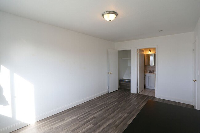 Building Photo - 1871 46th Ave