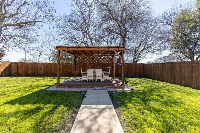 Building Photo - 8016 Landing Ave