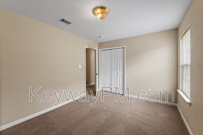 Building Photo - 313 Elbrus Way