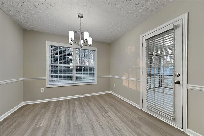 Building Photo - 230 Lake Valley Dr SW