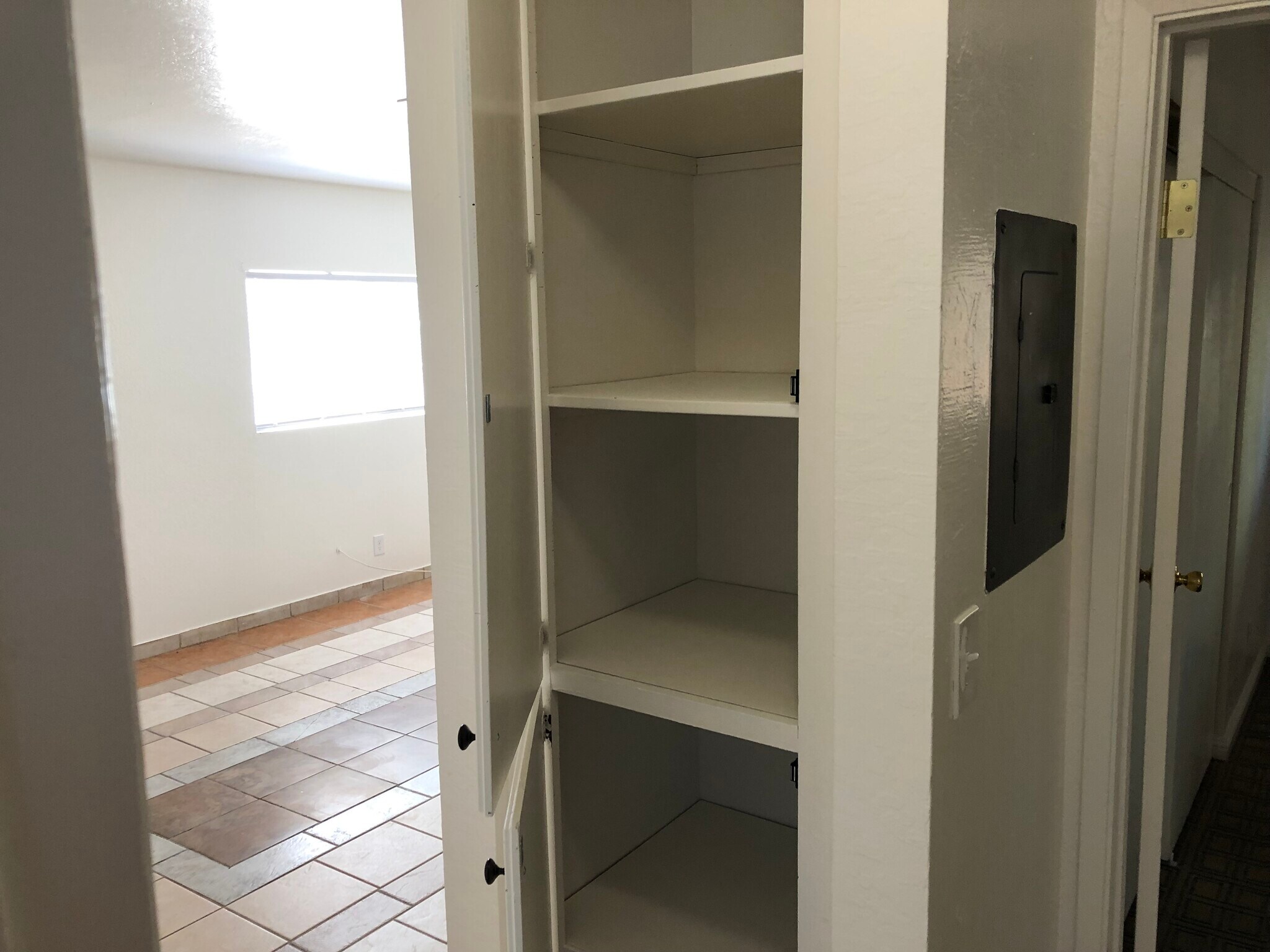 Building Photo - 2335 Daley St