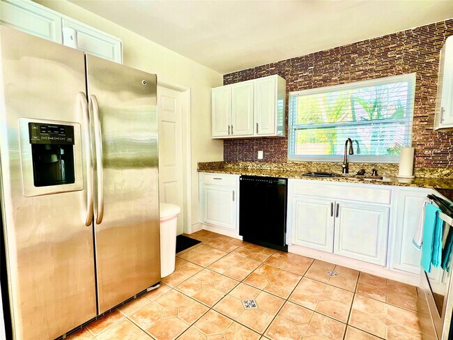 Building Photo - 133 NE 1st St