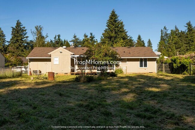 Building Photo - Charming Oregon City Home on 1/2 Acre - Fully Fenced Yard!