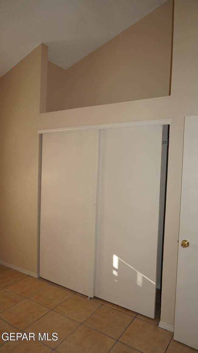 Building Photo - 6069 Bridalveil Dr