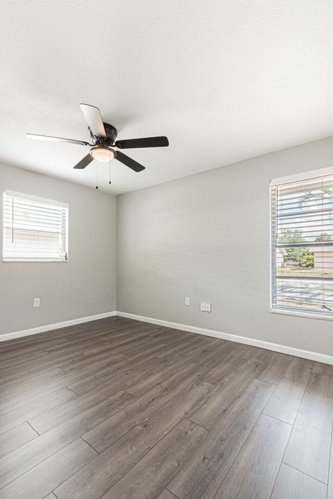 Building Photo - Pet-Friendly Home with Private Pool in Des...