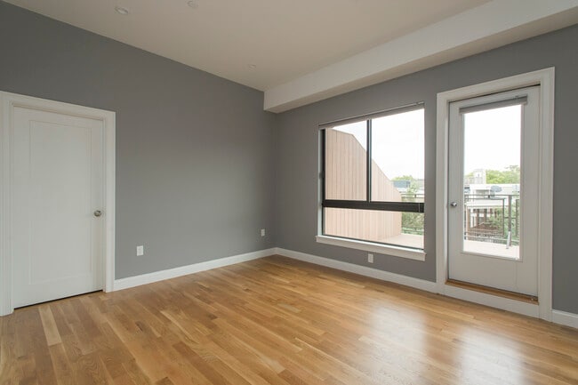 Building Photo - 261 W 2nd St