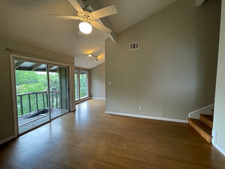 Building Photo - 2608 Carnarvon Ln