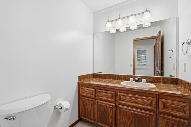Building Photo - Spectacular 2 story home w/pool in Round Hill Country Club