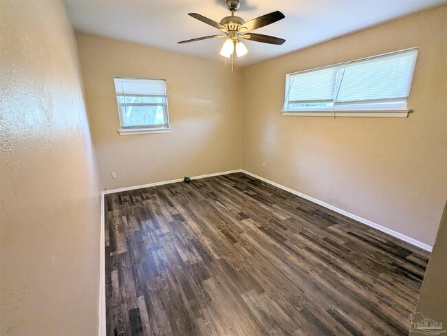 Building Photo - 9 Gentian Dr