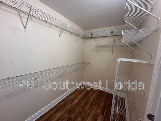 Building Photo - 1434 W Marion Ave