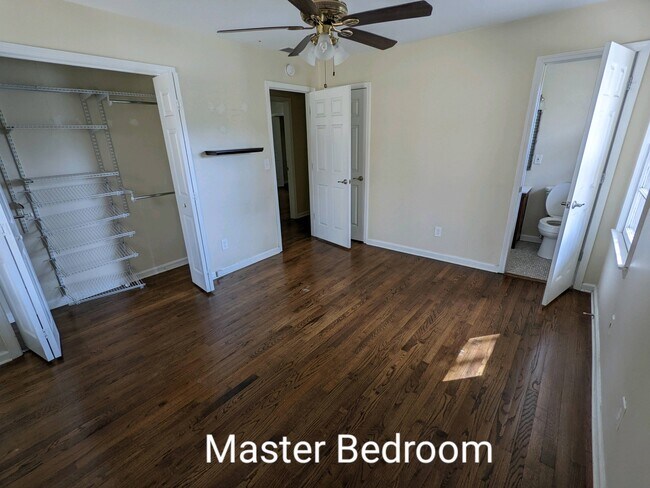 Building Photo - 275 E Lake Dr