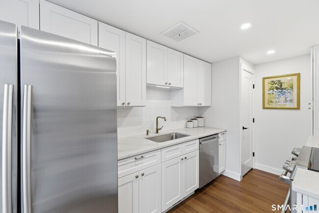 Building Photo - 60 Cinnamon Spring