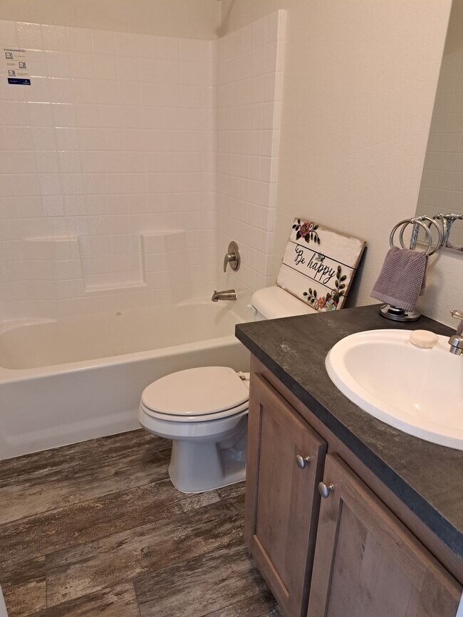 Building Photo - Updated Three Bedroom