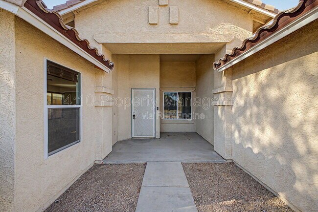 Building Photo - 6508 W Hilton Ave