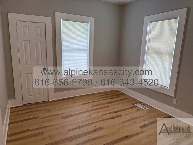 Building Photo - Updated Midtown Home Available