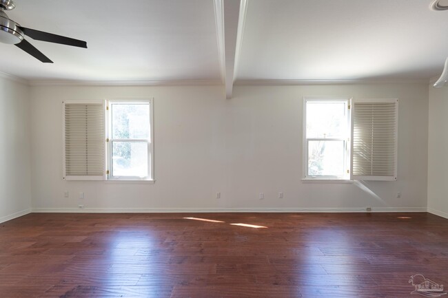 Building Photo - 802 Bayshore Dr