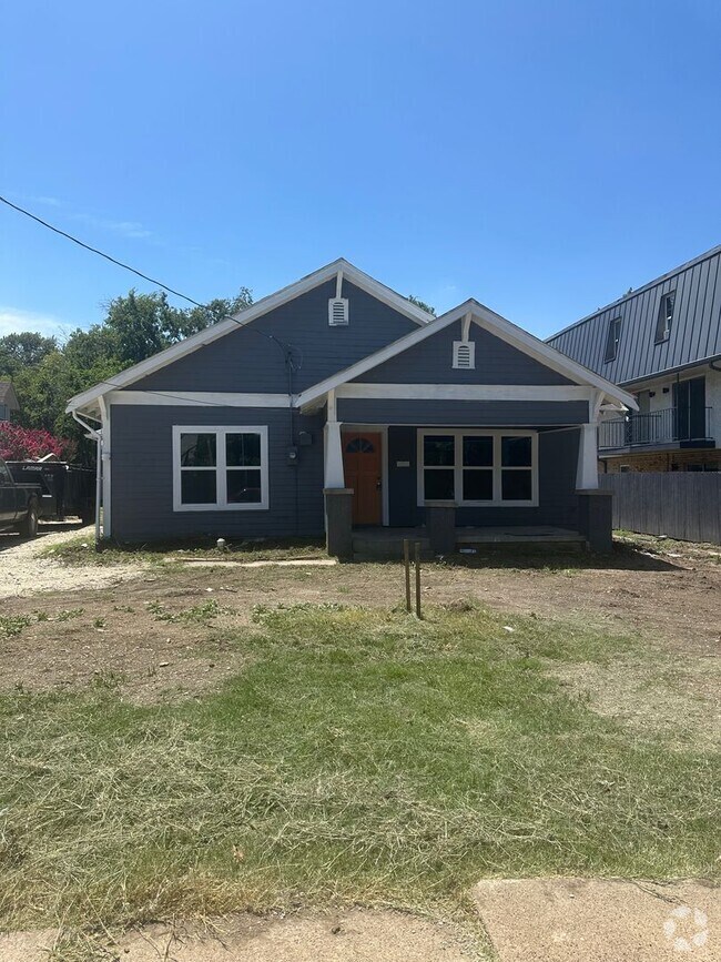 Building Photo - 4 Bedroom and 2 Full Bathroom House in the...